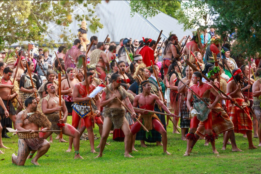 マオリ族とは?民族衣装や挨拶が独特!「ハカ」は戦いの踊りを意味する?